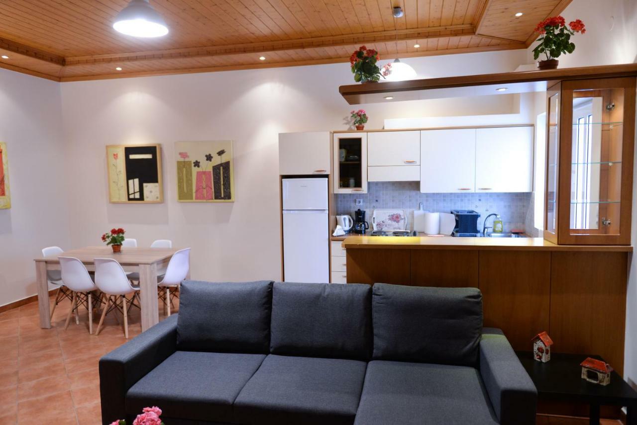 Patras Cozy Lodge Bagian luar foto