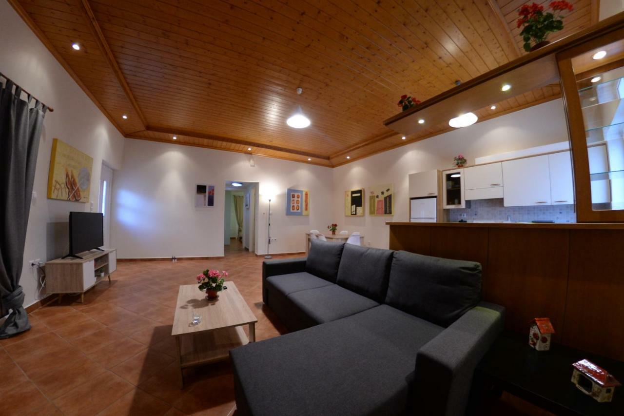 Patras Cozy Lodge Bagian luar foto