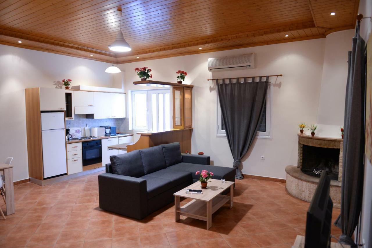 Patras Cozy Lodge Bagian luar foto