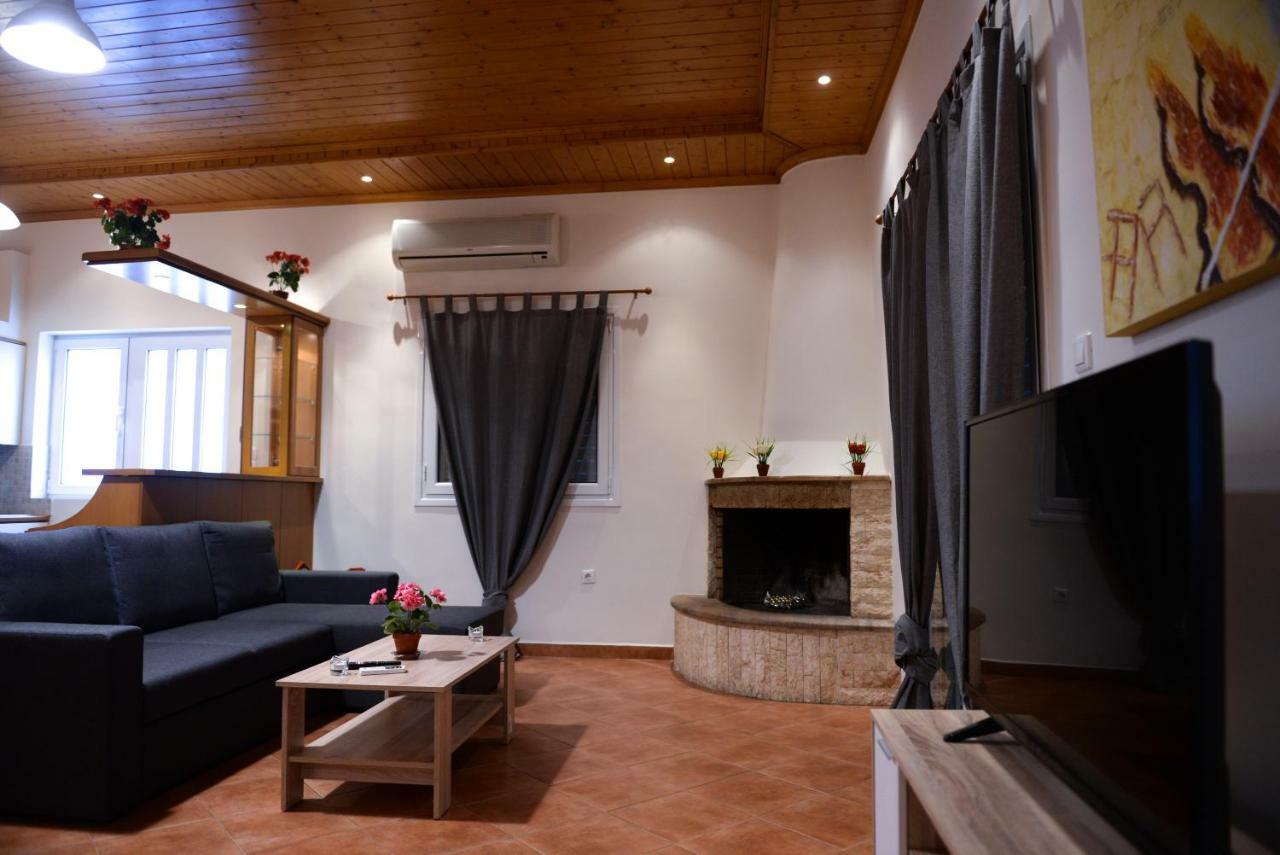 Patras Cozy Lodge Bagian luar foto